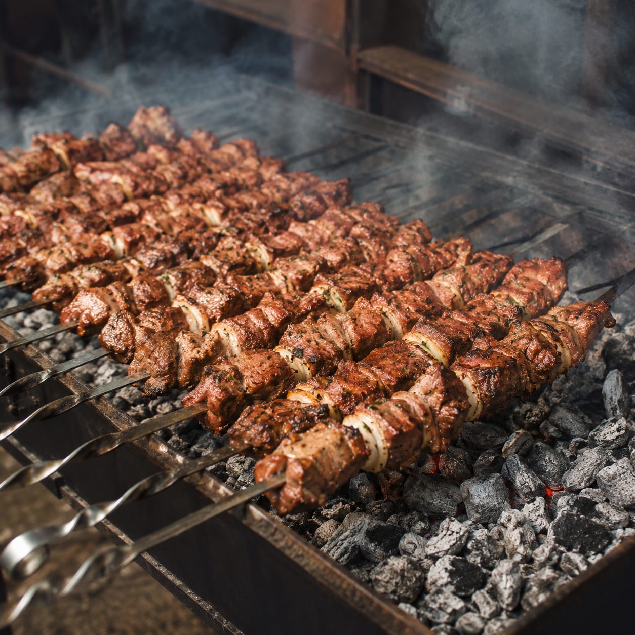 Brochetas a la brasa de leña